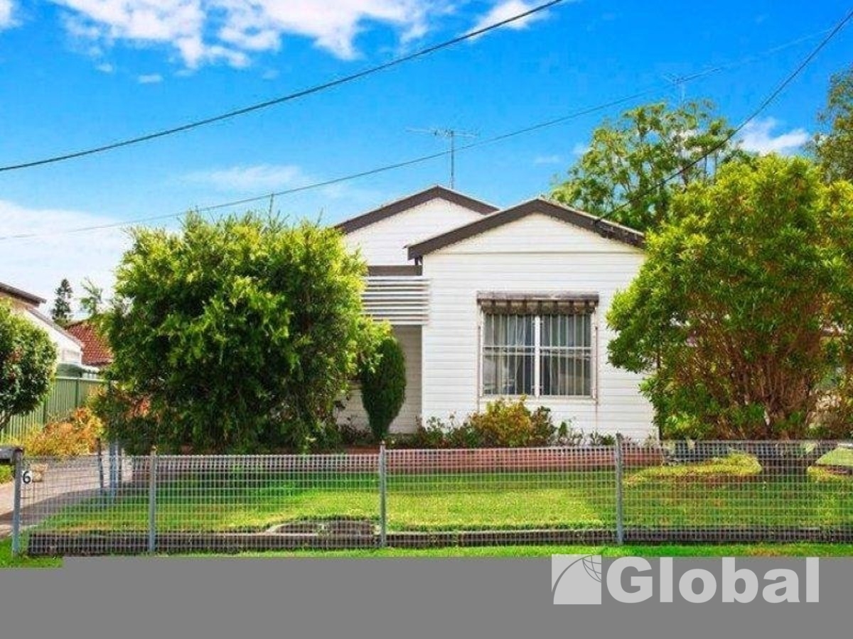 AMAZING LAKE VIEWS IN BLUE RIBBON STREET! Global Property