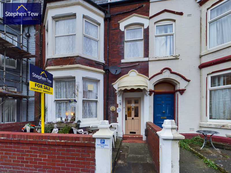 Spacious Mid Terraced House/Hotel Accommodation Situated On Osborne Road Within 200m Off The Promenade. Well Located For Rail And Road Transport And Local Schools, Off Road Parking To The Rear.