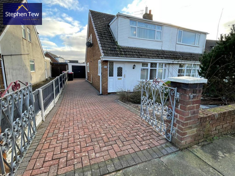 Peaceful 3 bedroom Semi Detached House in FY5