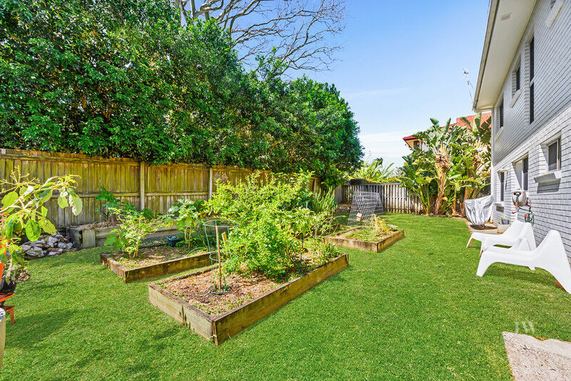 28 Poinciana Crescent, Bundall Qld 4217