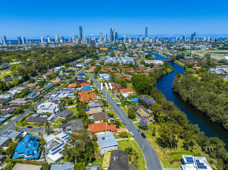 28 Poinciana Crescent, Bundall Qld 4217