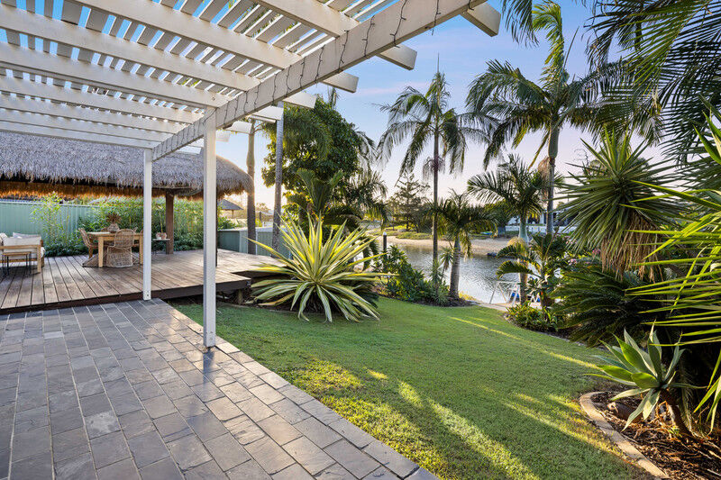 20 Gretel Drive, Mermaid Waters Qld 4218