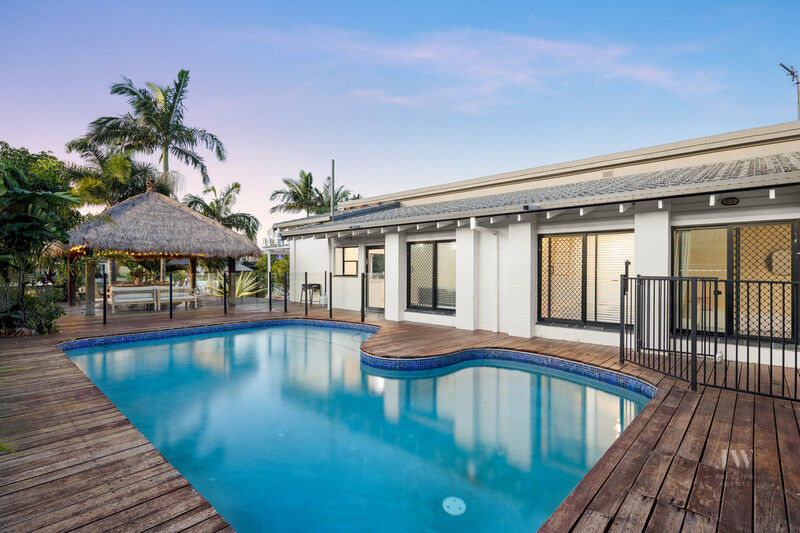 20 Gretel Drive, Mermaid Waters Qld 4218