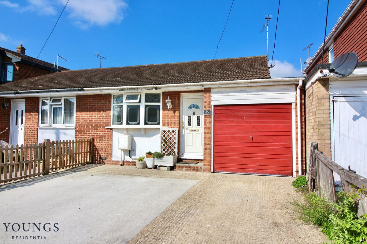 8a Cambridge Road, Canvey Island, Essex SS8 0EU