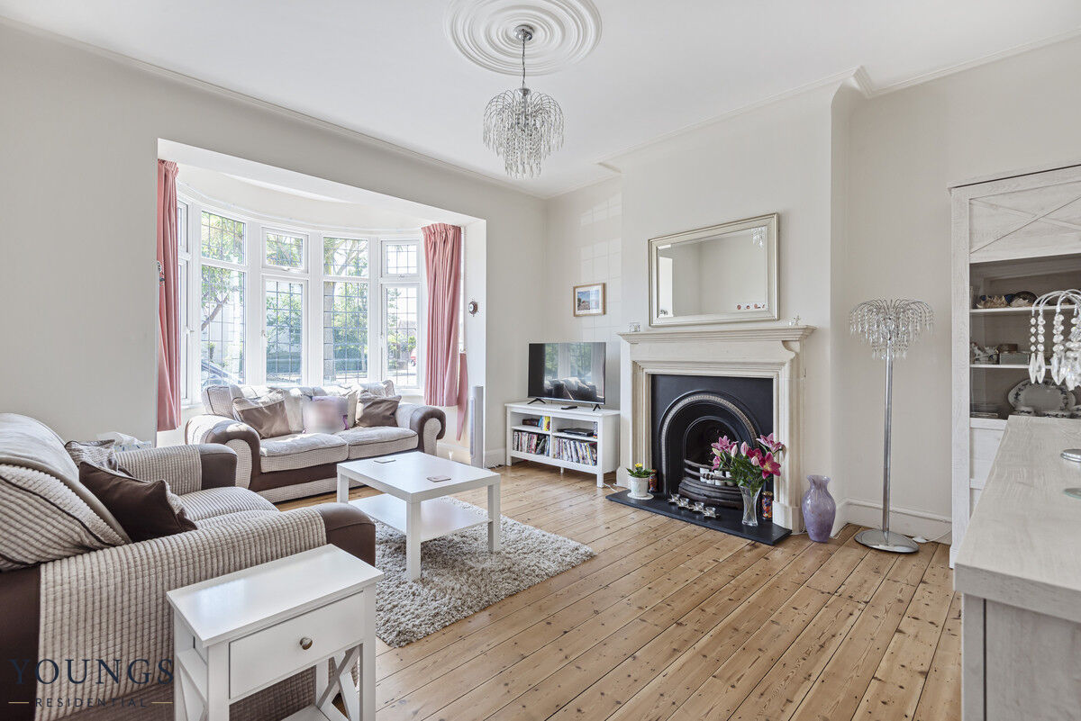1825 London Road, Leigh-on-sea, Essex SS9 2SY
