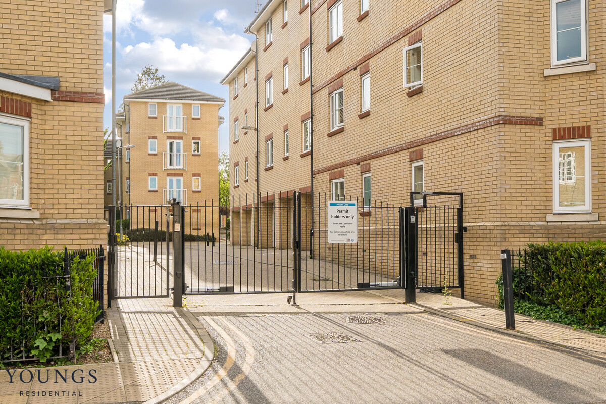 Alveston Square, London, E18