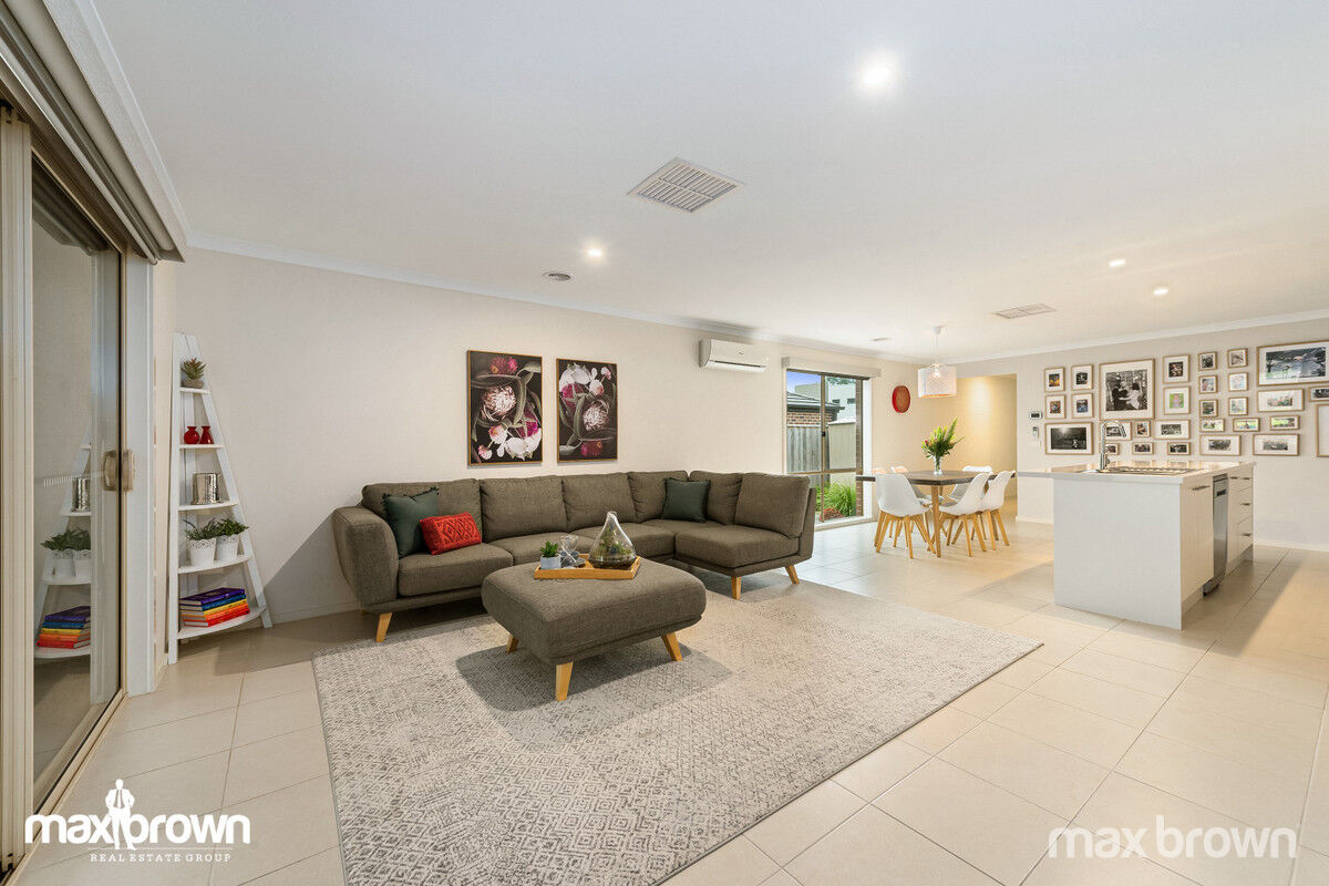 CLASSY, CAREFREE LIVING IN THE CLOVERLEA ESTATE Max Brown Real Estate Group