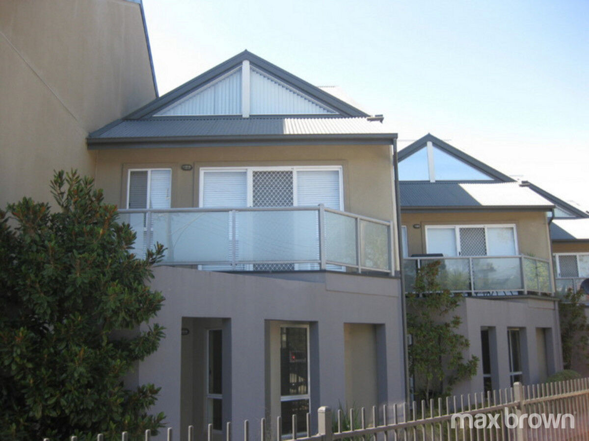 APPLICATION APPROVED Modern 3 Bedroom Apartment in the Heart of Croydon Max Brown Real