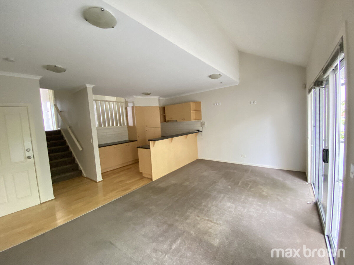 APPLICATION APPROVED Modern 3 Bedroom Apartment in the Heart of