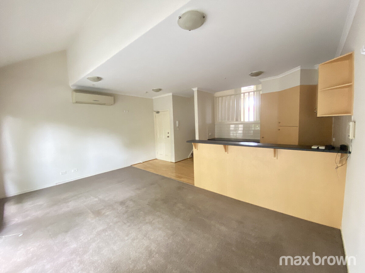 APPLICATION APPROVED Modern 3 Bedroom Apartment in the Heart of