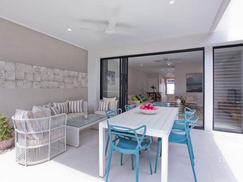 2 21 Arthur Street, Mermaid Beach Qld 4218