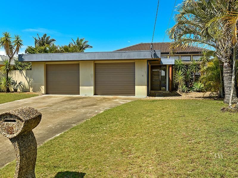 2 / 11 Beverley Crescent, Broadbeach Waters Qld 4218