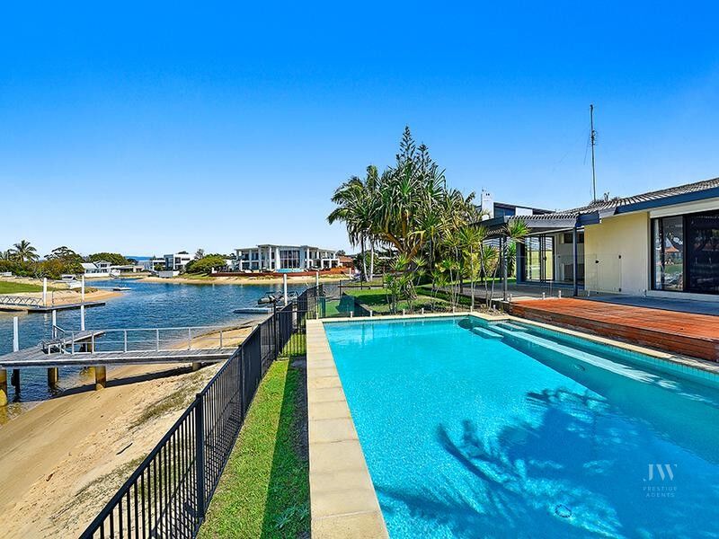 2 / 11 Beverley Crescent, Broadbeach Waters Qld 4218