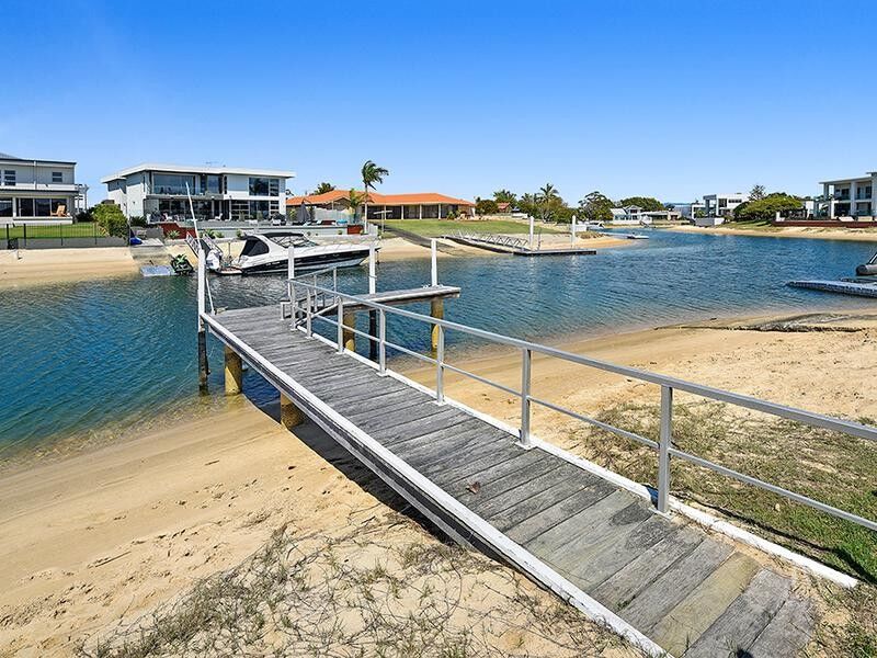 2 / 11 Beverley Crescent, Broadbeach Waters Qld 4218