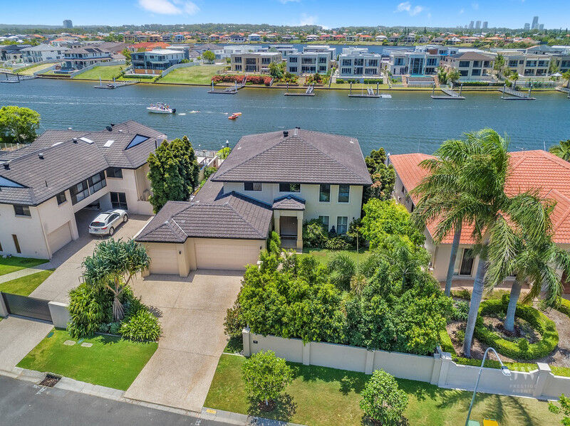 11 Namatjira Court, Broadbeach Waters Qld 4218