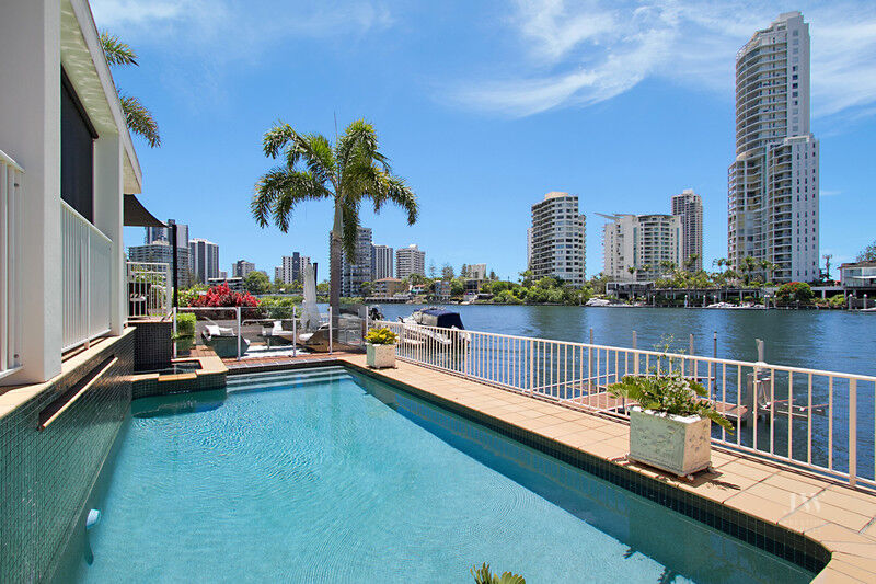 50 Amalfi Drive, Isle Of Capri Qld 4217