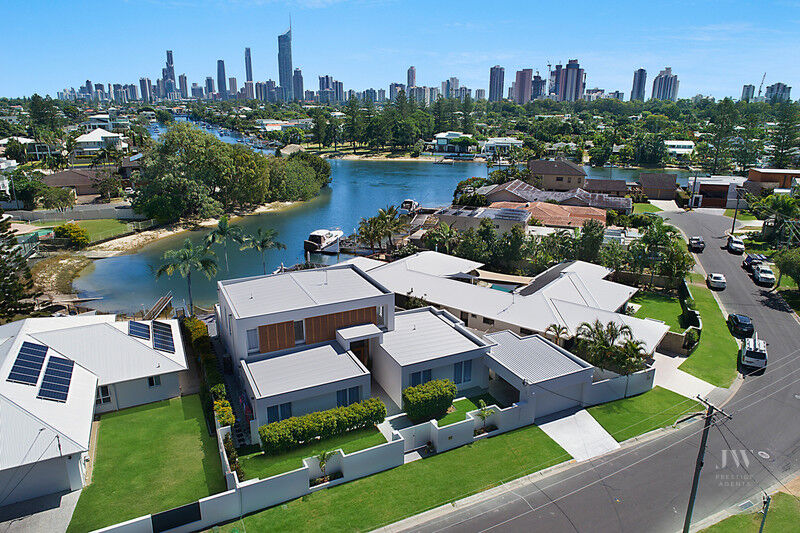 12 Beverley Crescent, Broadbeach Waters Qld 4218