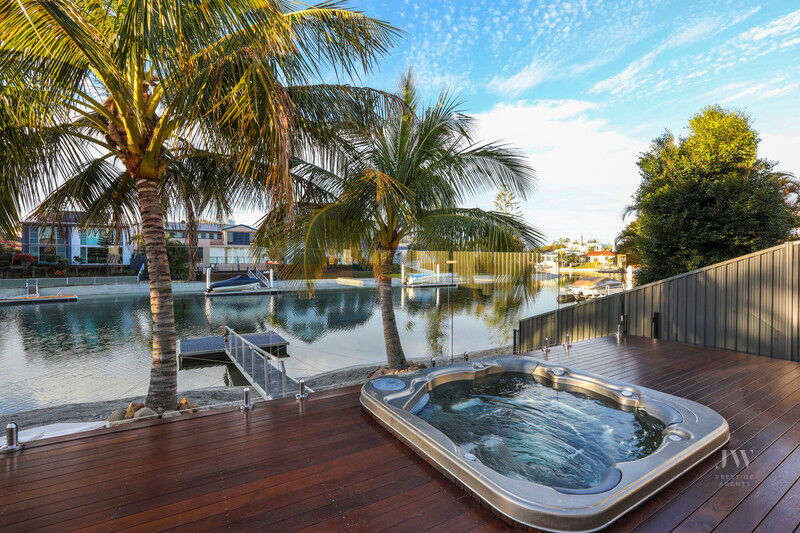 55 T E Peters Drive, Broadbeach Waters Qld 4218