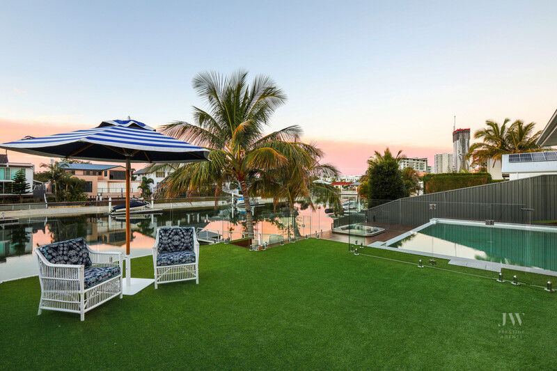 55 T E Peters Drive, Broadbeach Waters Qld 4218