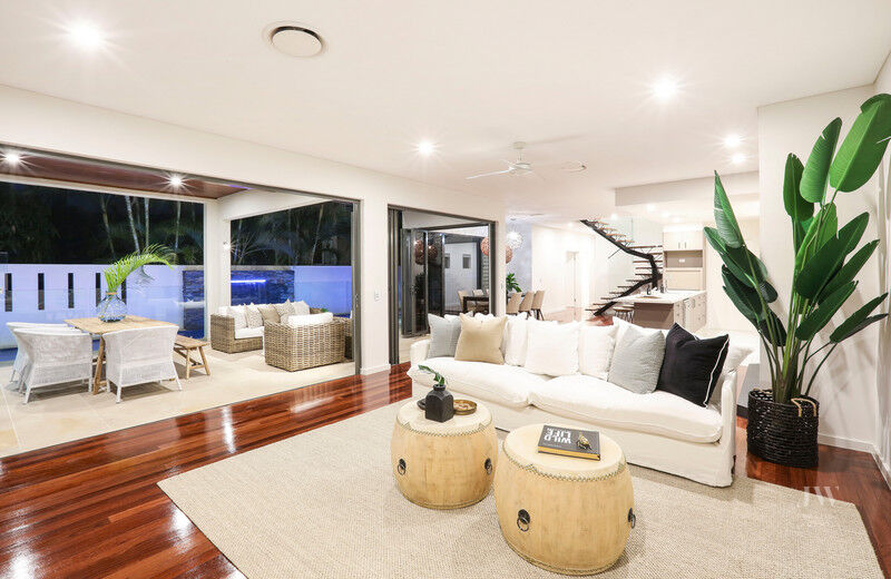 7 Seabeach Avenue, Mermaid Beach Qld 4218