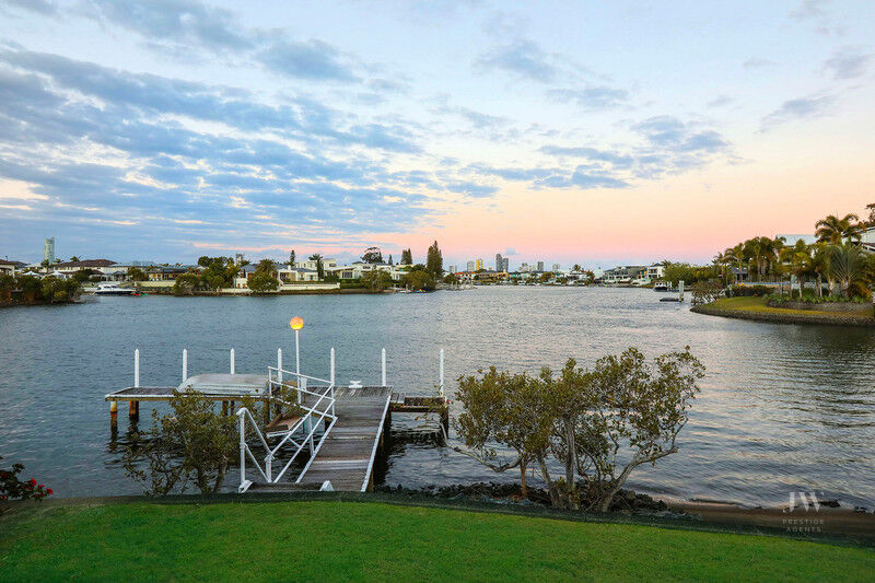 23 Conifer Crescent, Broadbeach Waters Qld 4218