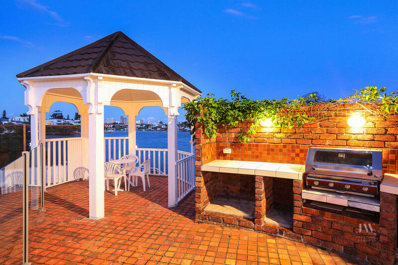 23 Conifer Crescent, Broadbeach Waters Qld 4218