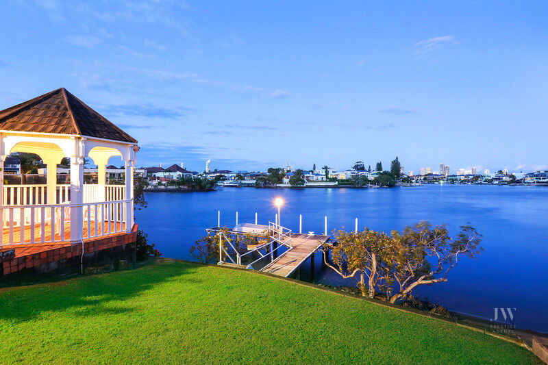 23 Conifer Crescent, Broadbeach Waters Qld 4218