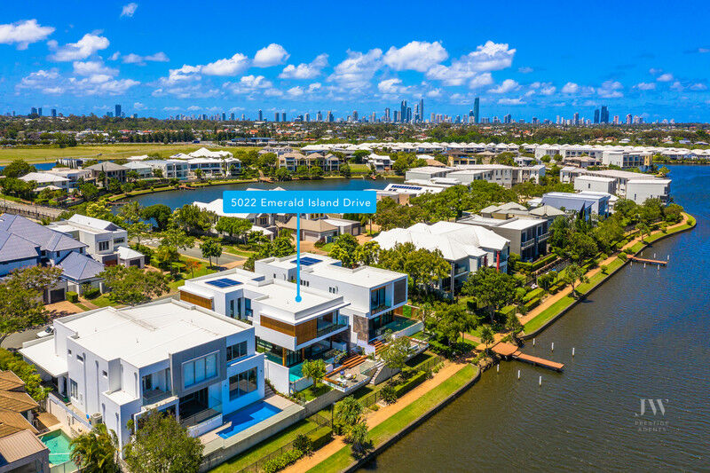 Villa One / 5022 Emerald Island Drive, Carrara Qld 4211