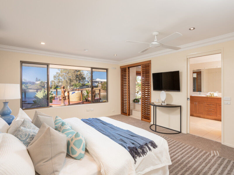 19 River Crescent, Broadbeach Waters Qld 4218
