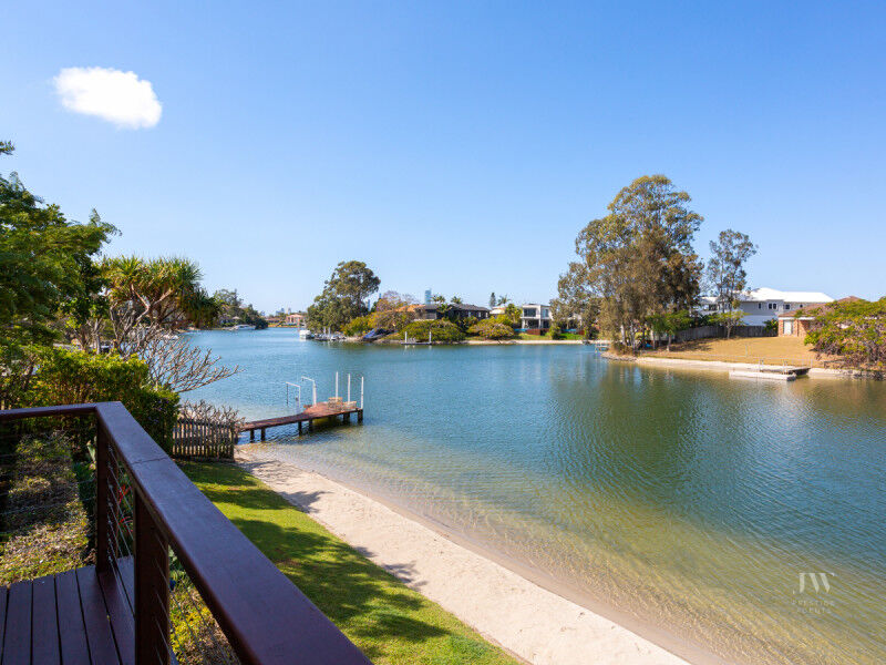 19 River Crescent, Broadbeach Waters Qld 4218