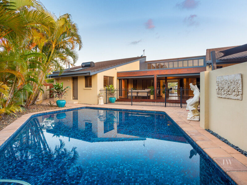 19 River Crescent, Broadbeach Waters Qld 4218