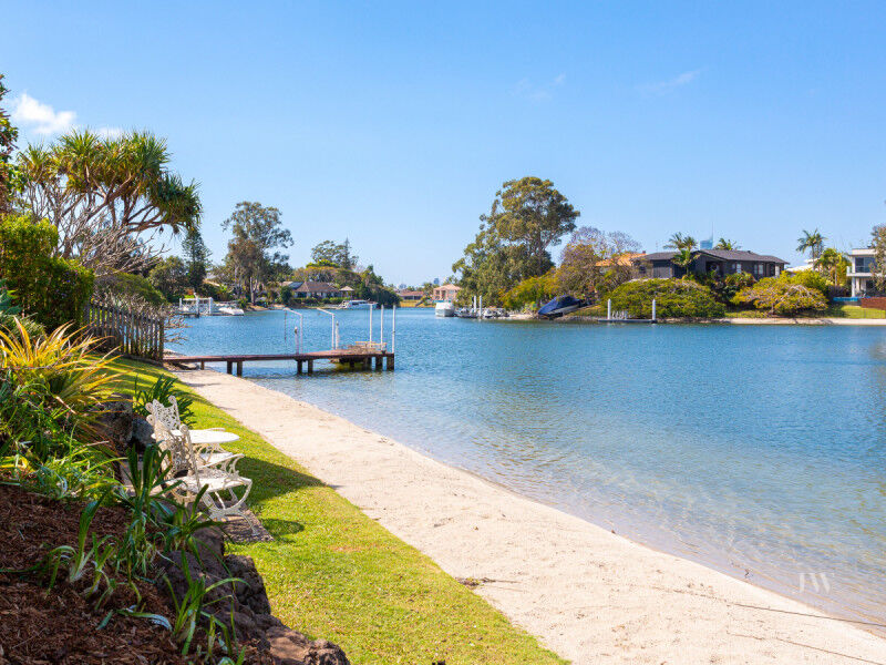 19 River Crescent, Broadbeach Waters Qld 4218