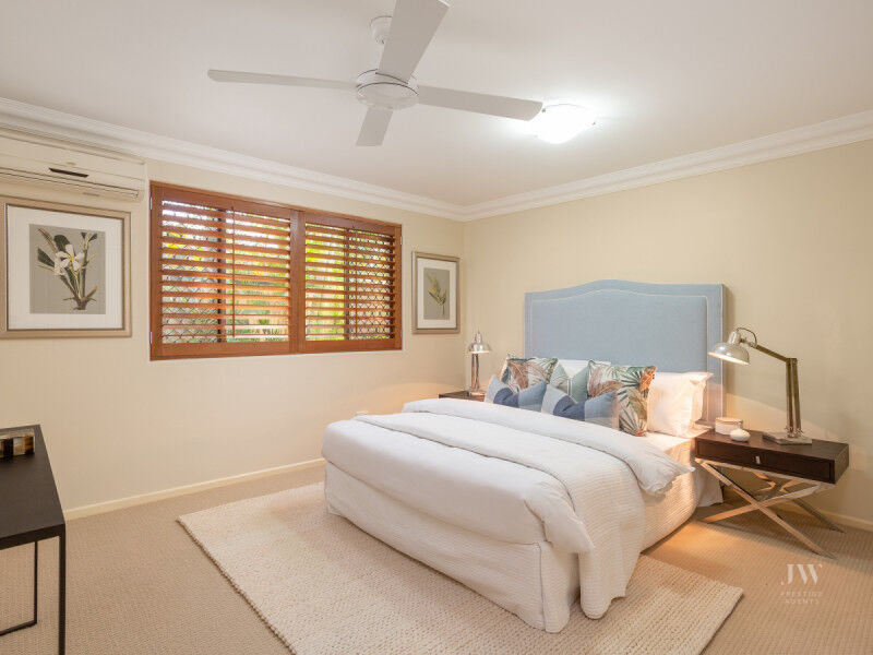 19 River Crescent, Broadbeach Waters Qld 4218