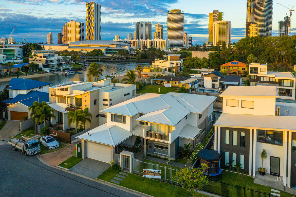 10 Lotus Key, Broadbeach Waters Qld 4218