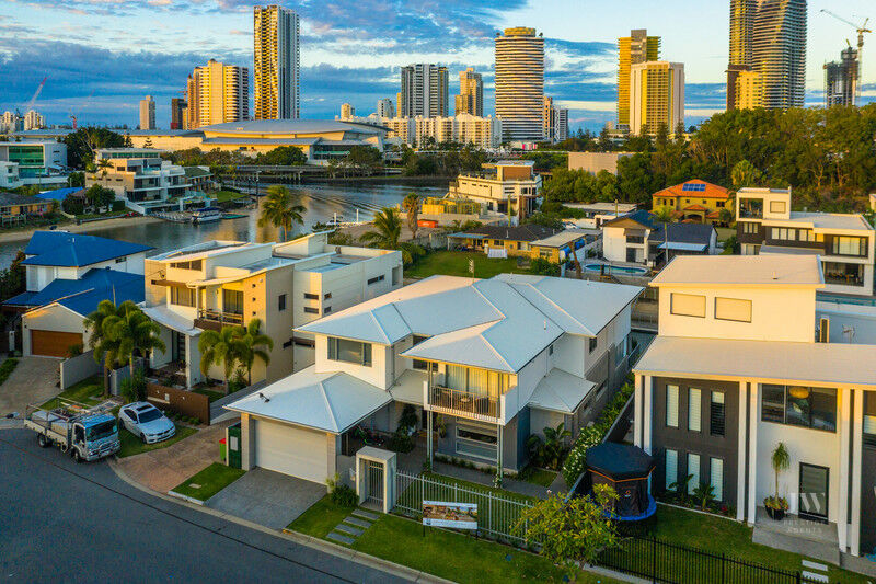 10 Lotus Key, Broadbeach Waters Qld 4218