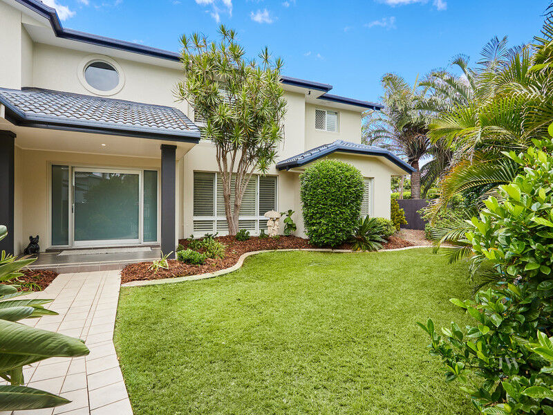 12 Cheval Court, Benowa Waters Qld 4217