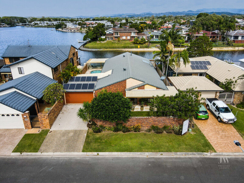 13 Pilot Court, Mermaid Waters Qld 4218