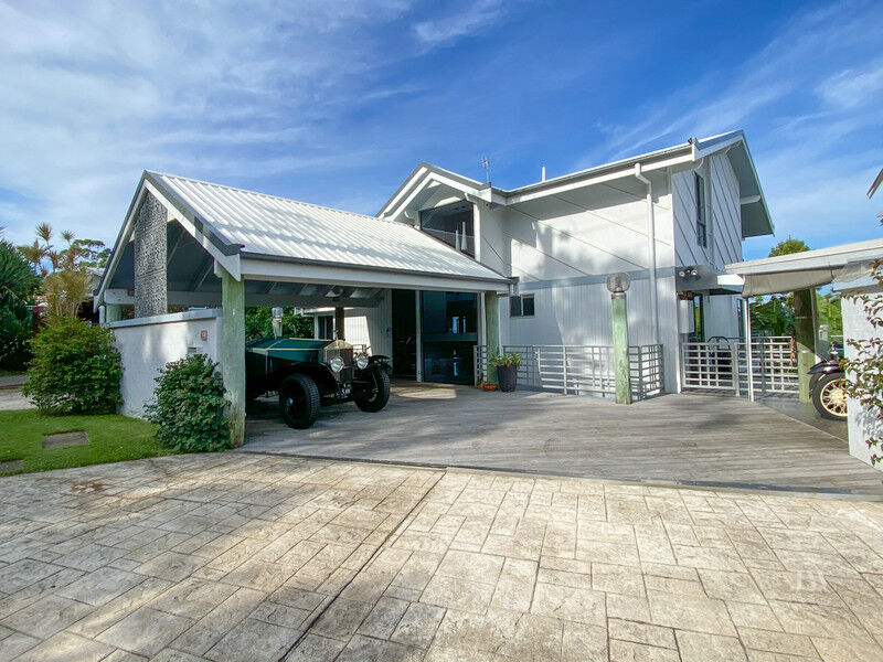 61 Crest Drive, Currumbin Qld 4223