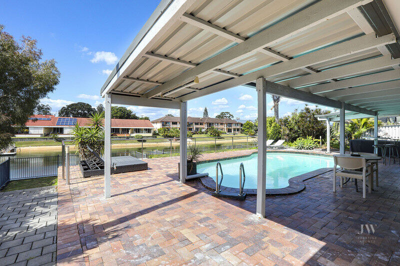 7 Reef Court, Mermaid Waters Qld 4218