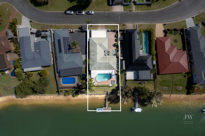 7 Reef Court, Mermaid Waters Qld 4218