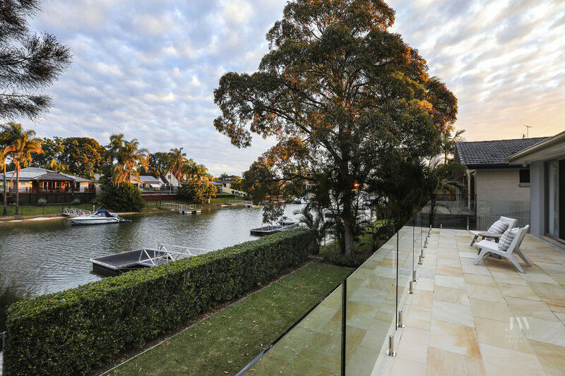 8 Namatjira Court, Broadbeach Waters Qld 4218