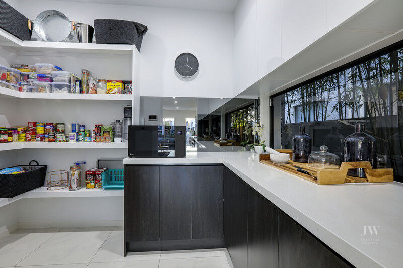 92 North Quay Circuit, Hope Island Qld 4212