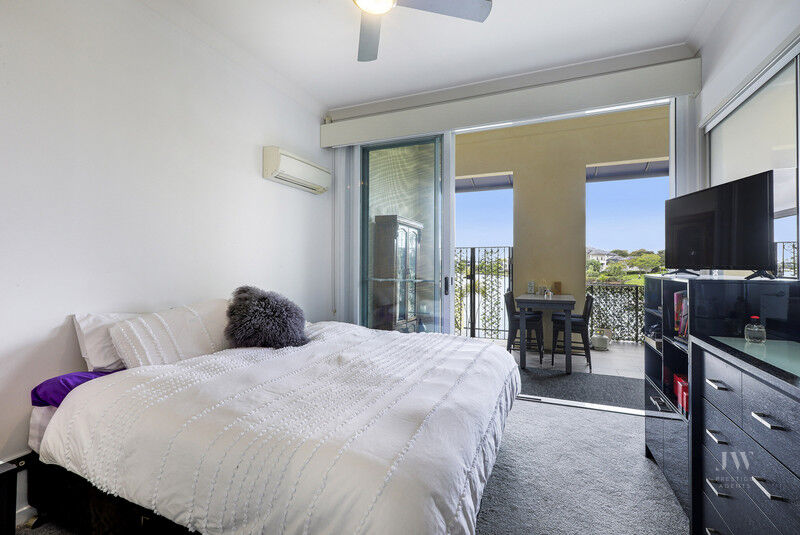 4 / 3030 The Boulevard, Carrara Qld 4211