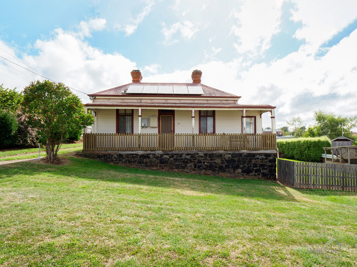 Central Location Lee Jamieson's Real Estate