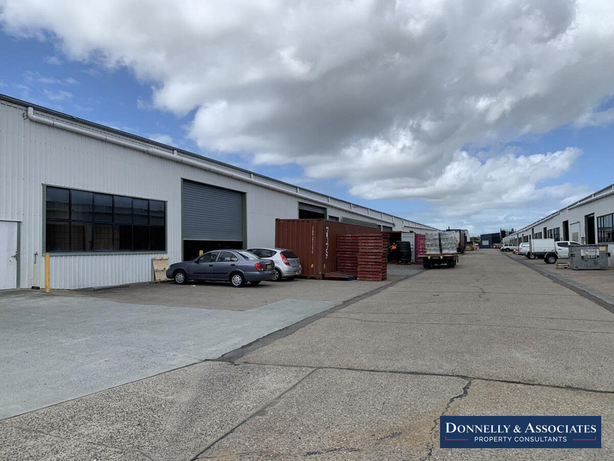 Need to Lease a large good value warehouse in Geebung Donnelly