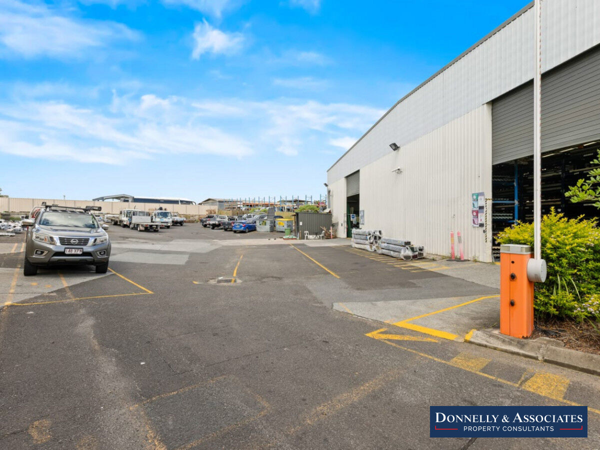 FREESTANDING WAREHOUSE IN UNDERWOOD Donnelly & Associates Pty Ltd